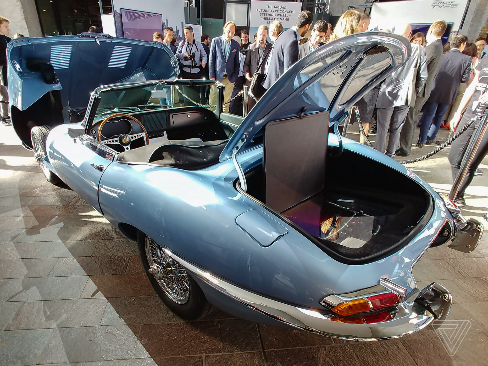 E-Type Zero sẽ được Jaguar sản xuất với số lượng có hạn E-Type Zero sẽ được Jaguar sản xuất với số lượng có hạn
